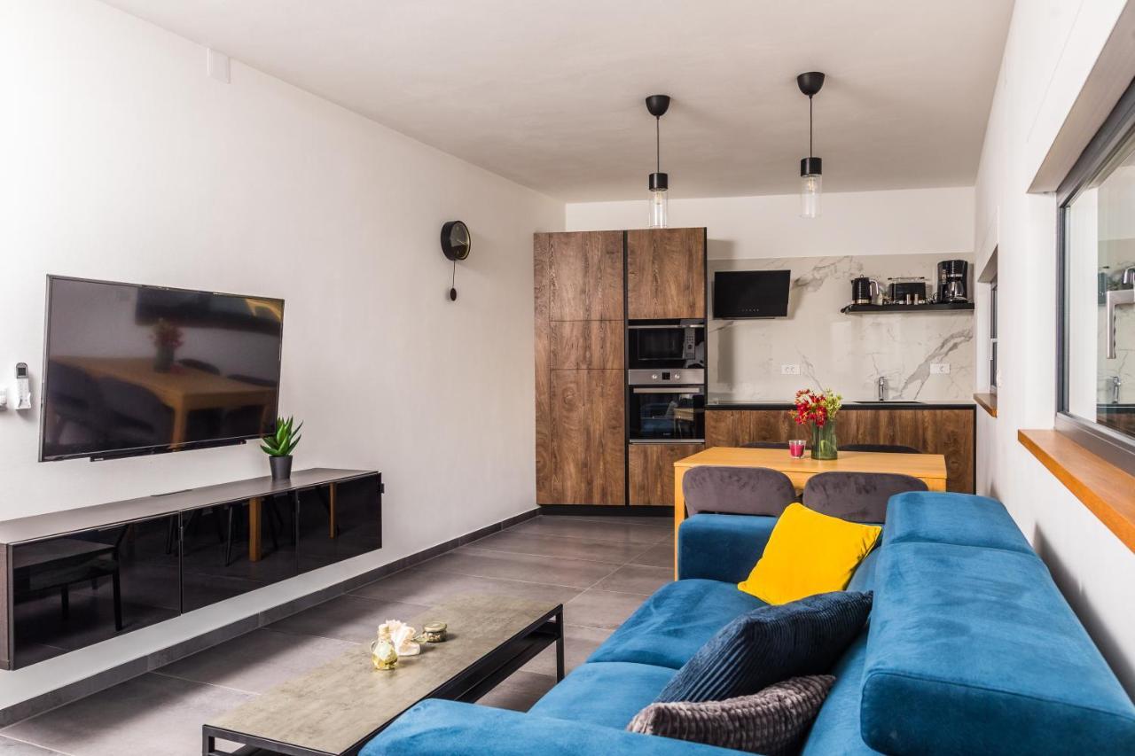 Apartamento Olive Tree Mansion Vir Exterior foto
